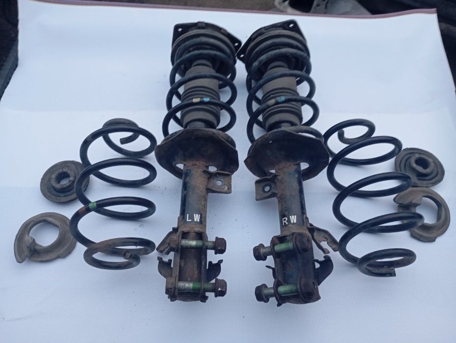 Амортизаторы передние Nissan Tiida