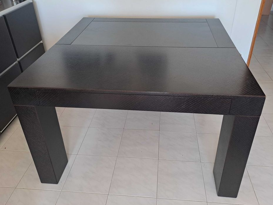 Mesa de Sala Jantar em Carvalho