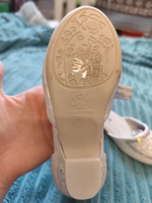 Продам детские туфли