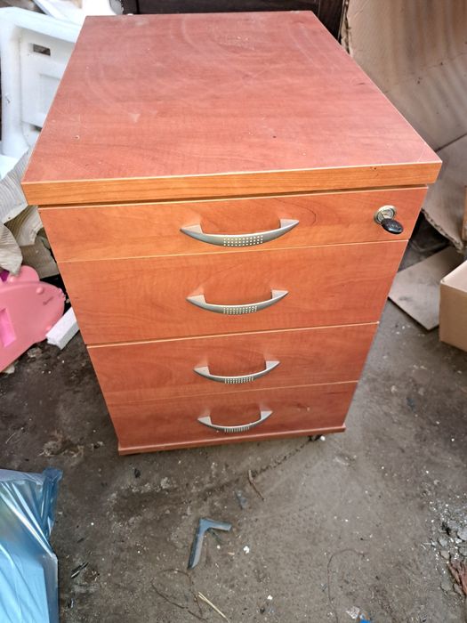 Kontenerek biurowy na kółkach