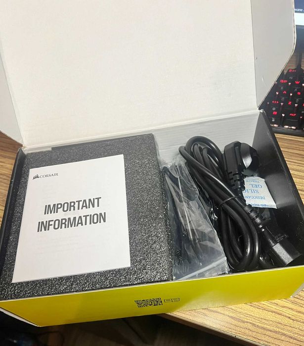 SF850L - Zasilacz do PC firmy Corsair, 80 PLUS GOLD, nieużywany