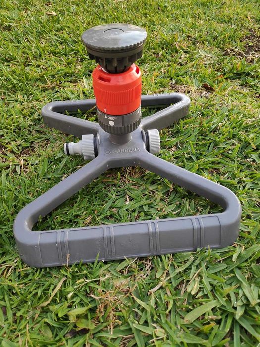 Aspersor Circular Gardena com Base – Rega até 225 m²
