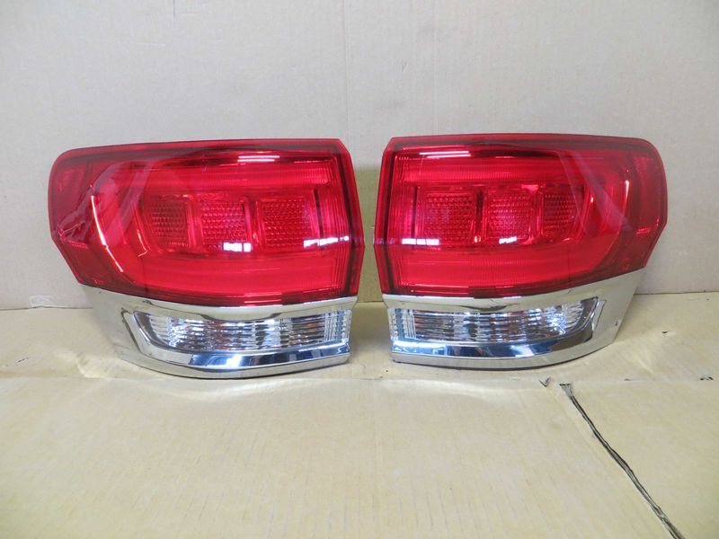 Фонарь наружный 2014 - 20 Jeep Grand Cherokee 68110016AE 68110017AE