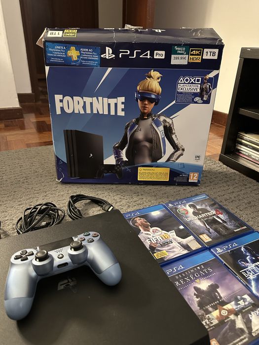 Playstation 4 Pro 1TB + Jogos e Cabos de ligação