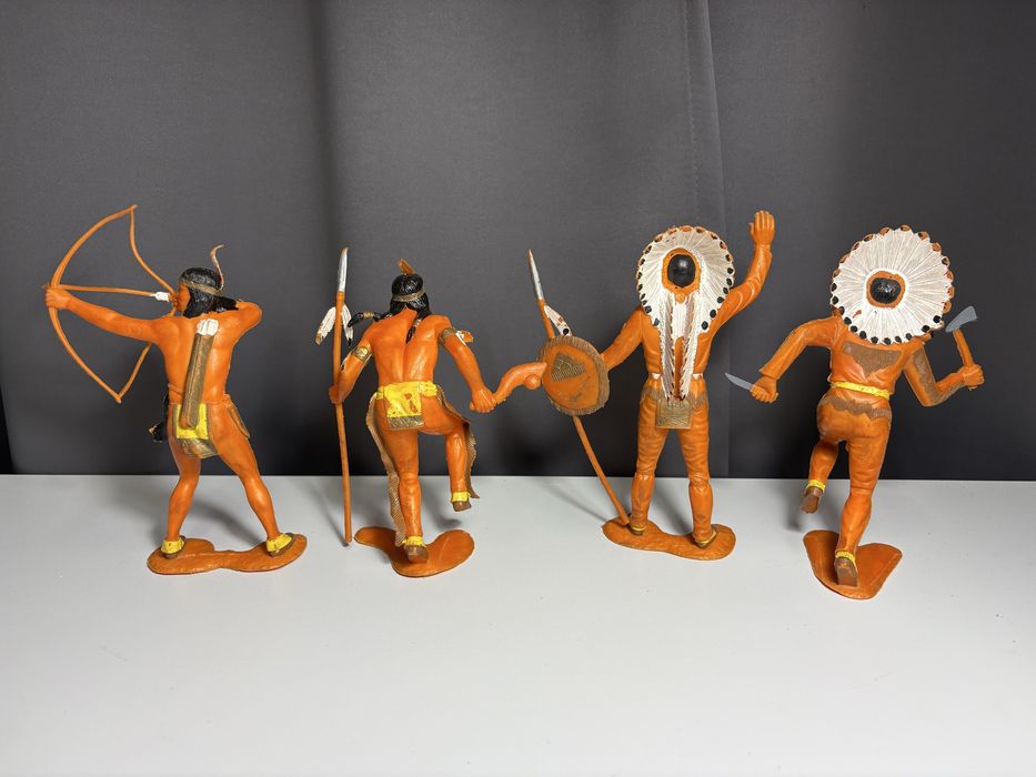 Продаются фигурки индейцев Marx