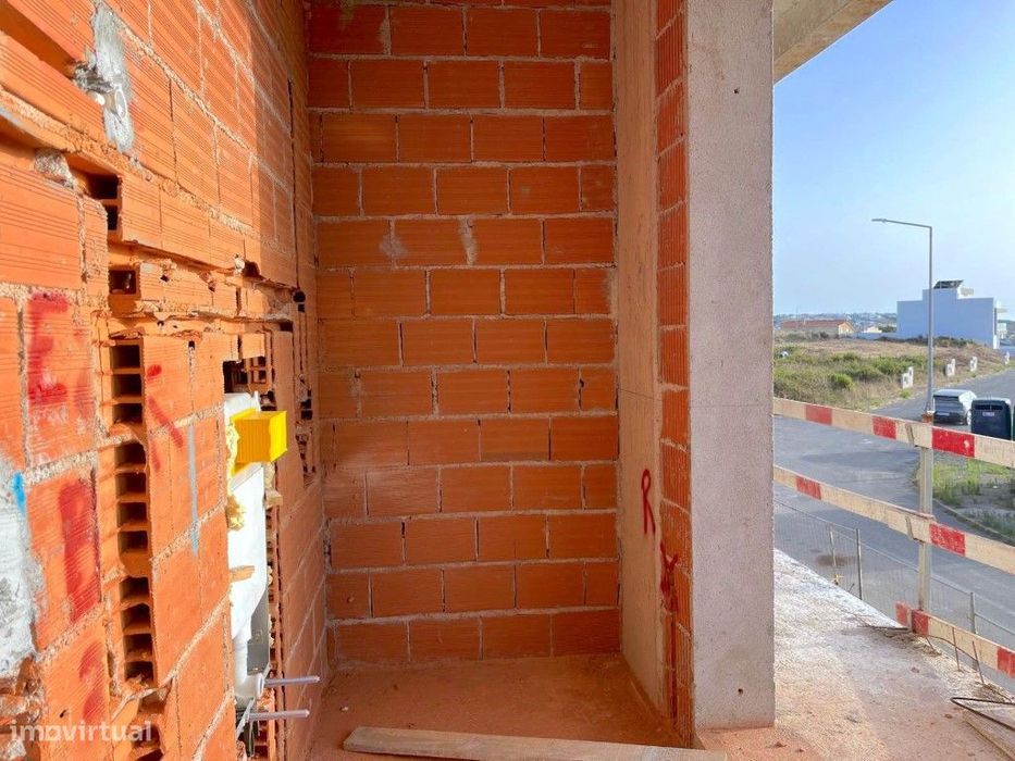 Moradia contemporânea T4 com piscina e vista mar, a 4 minutos da pr...