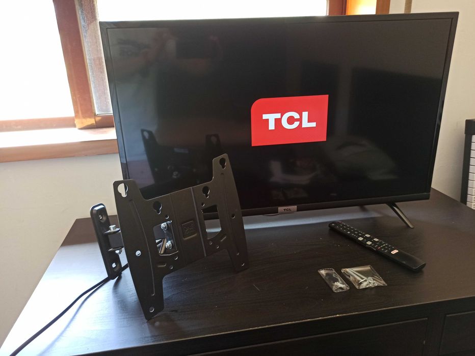 Smart TV TCL 32ES560 (LED - 32'' - 81 cm - HD - E) + Suporte TV p/parede ONE FOR ALL. IMPERDÍVEL!!!