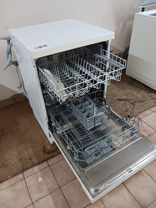 Máquina de lavar loiça bocsh em bom estado e funcionamento possibilida