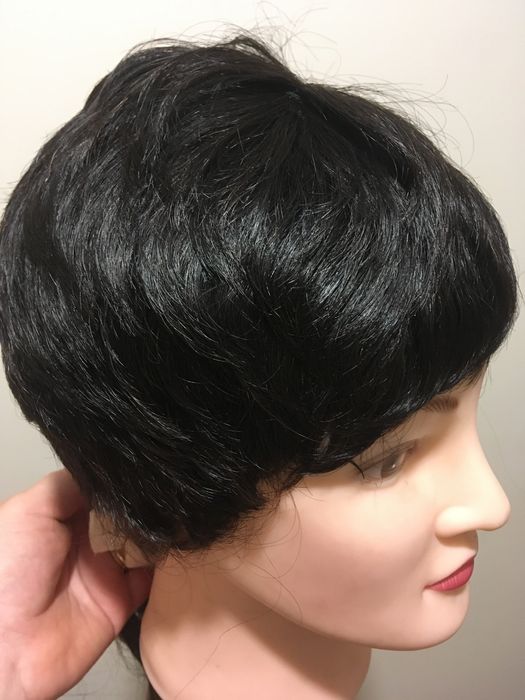 Парик из натуральных волос.