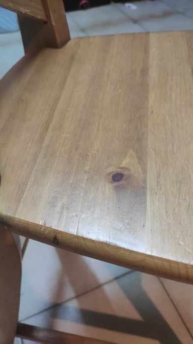 Cadeira em madeira maciça para criança