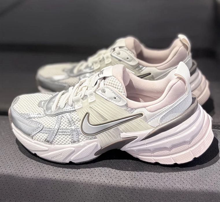 Кросівки Nike V2K Run
