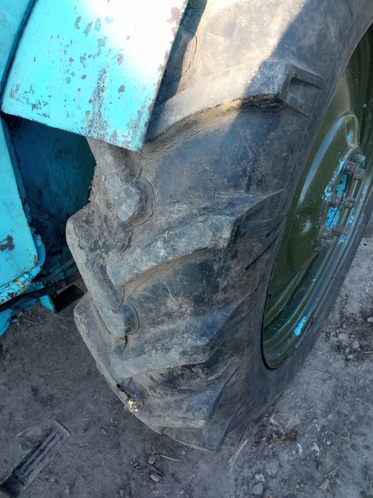 Продам трактор Т-40 повністю робочий.Без документів . Гаражне зберіган