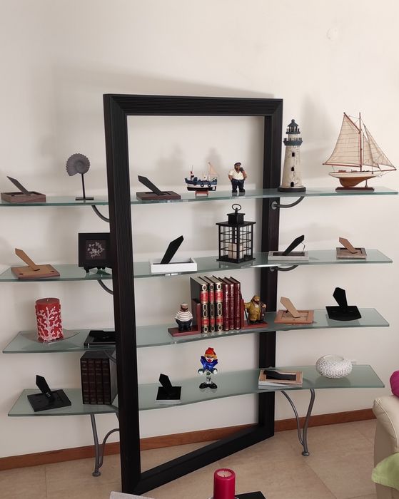 Estante/móvel com prateleiras vidro design