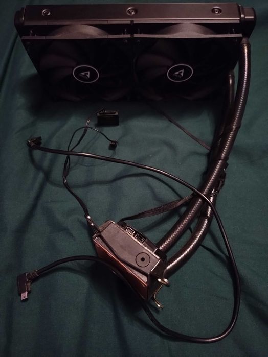 Corsair Hydro Series H100i – 240 mm AIO