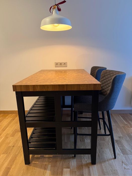 Wyspa kuchenna - stół wysoki - IKEA VADHOLMA + 2 krzesła