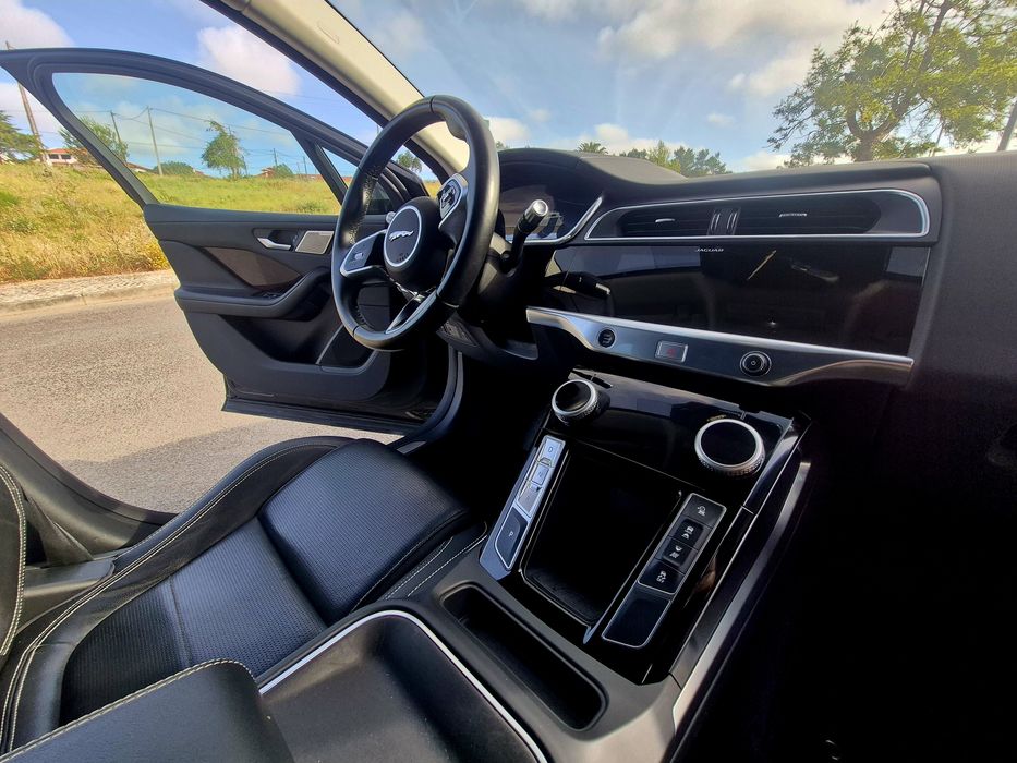 Jaguar I-PACE SE EV400 AWD | 400 cv | 70.000 km | Teto Panorâmico | Meridian