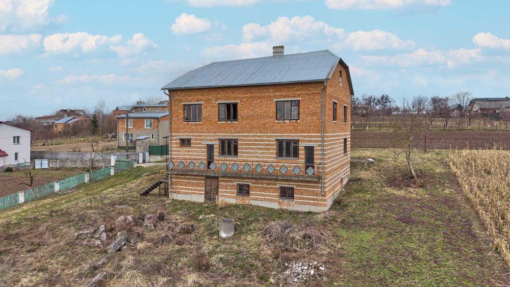 продаж окремий будинок в с.Новий Милятин під пансіонат або реаб.центр без комісії для покупця
