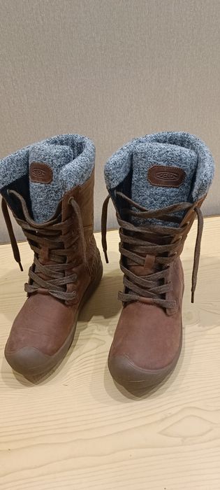 Продам женский ботинки.