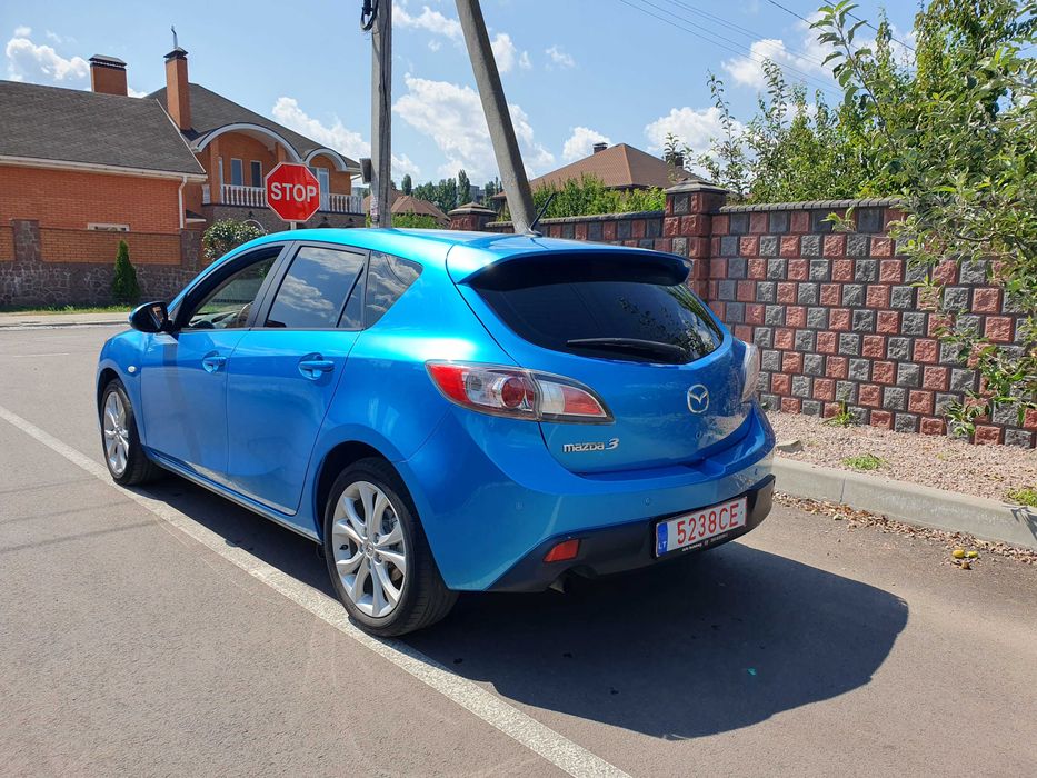 Продам Mazda 3  1.6i