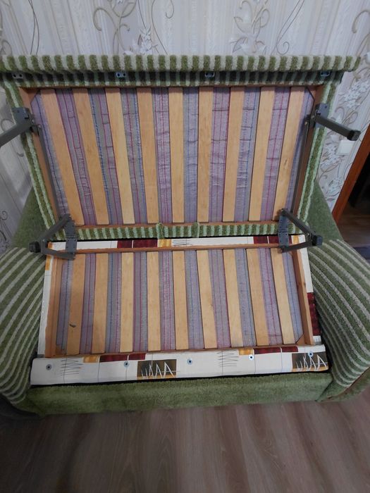 Диван в гарному стані.