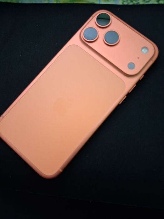 IPhone 17 pro max 256 gb 3 зарядки новый на гарантии