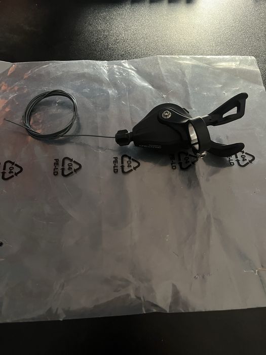 Manetka shimano Deore SL-M5100-R 11-speed +linka