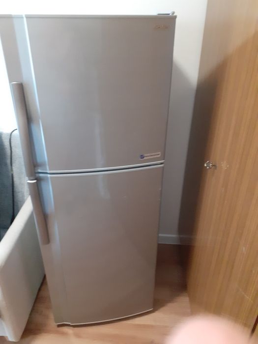 Lodówka Sharp używana bezszronowa