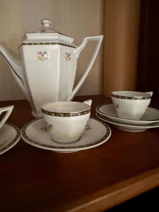 Serviço de café de 1922 a 1947 da Vista Alegre com 7 chávenas