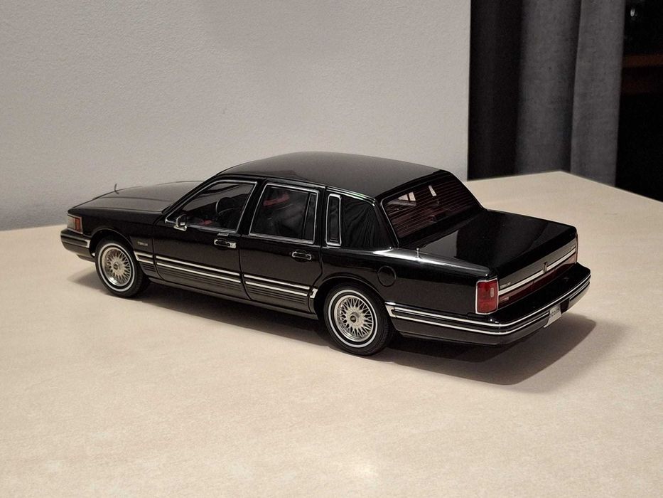 1993 Lincoln Towncar V8 Xiaoguang 1/18 [nowy]