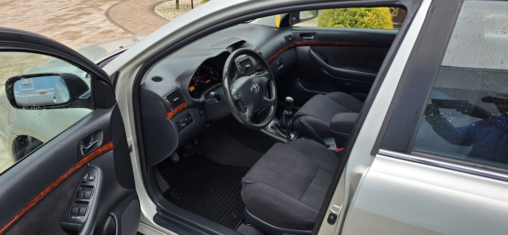 Toyota Avensis 1.8 benzyna stan bardzo dobry