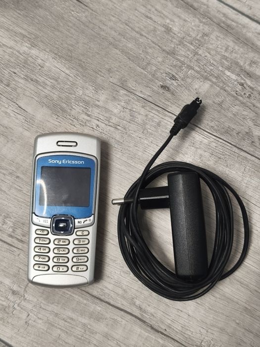 SonyEricsson T230 plus ładowarka