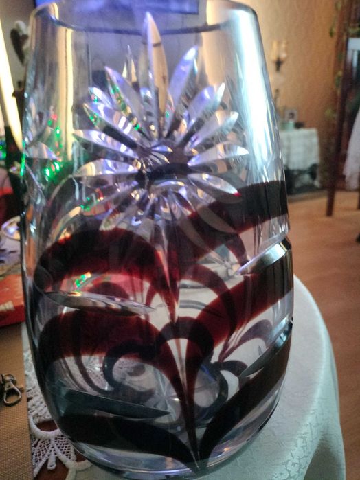 Kryształowy kolorowy wazon.