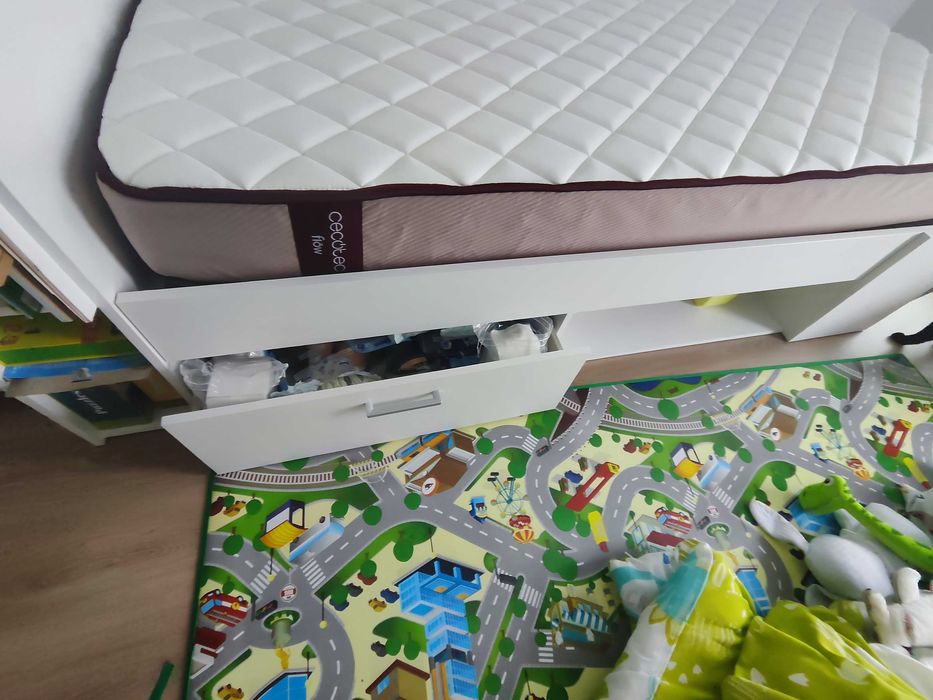 Cama+ estrado + colchão solteiro novo -Coimbra