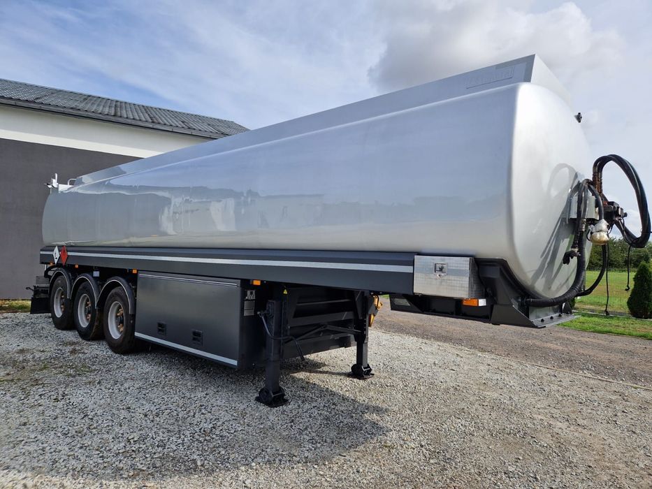 Stokota  Cysterna paliwowa Stokota 2011r. Wydawka