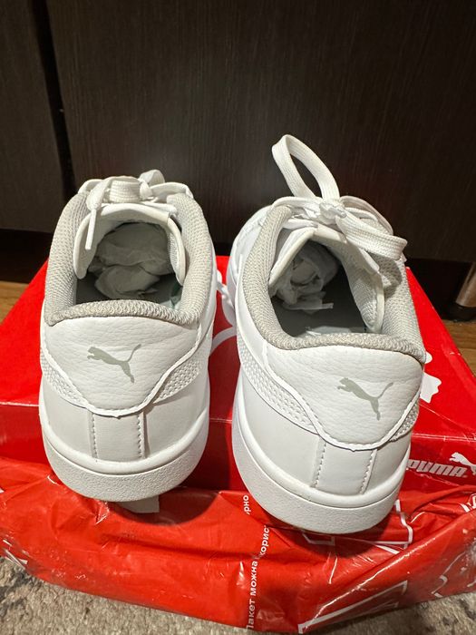 Білі жіночі кеди Puma