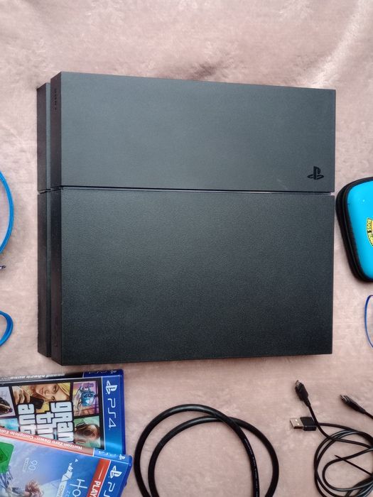 PS4 oryginalne 1T wersja FAT pierwsza mało używane