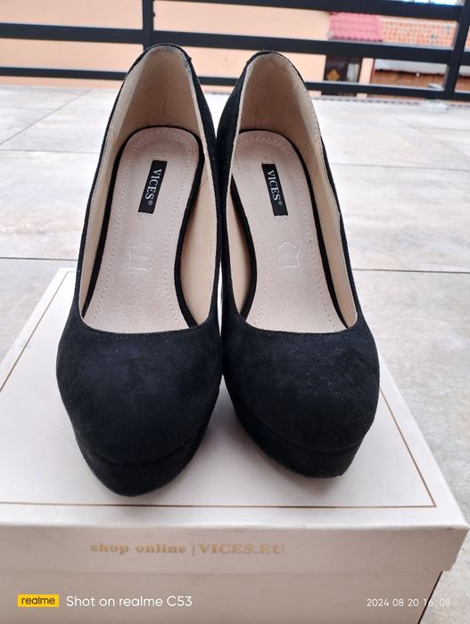 Buty zamszowe Vices na słupku 38