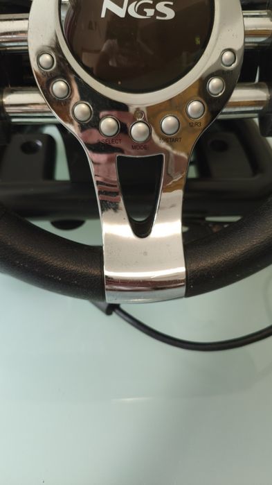Volante com Pedais NGS para PC e consola