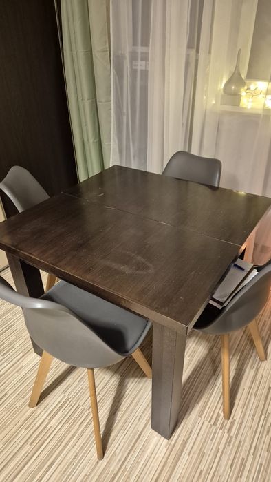 Stół rozkładany  +4 Krzesła