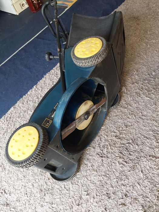 Vendo corta relvas usado mas impecável