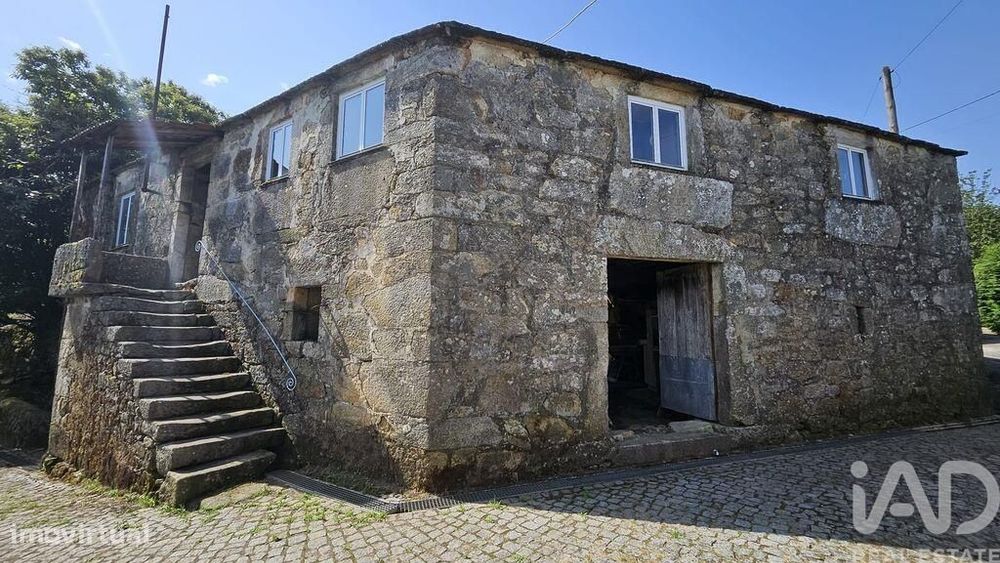 Casa de aldeia T5 em Chave de 356,00 m2