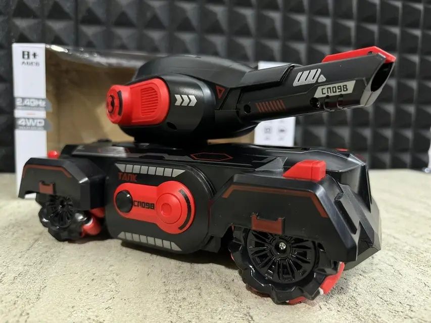 Дрифтовая машинка танк на радиоуправлении для бездорожья стреляет орби