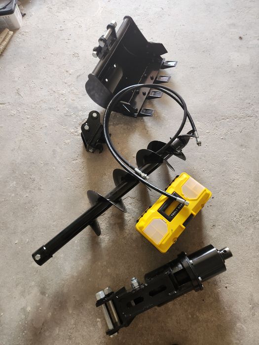 Vendo Mini giratória 1.2 ton (Nova) com acessórios