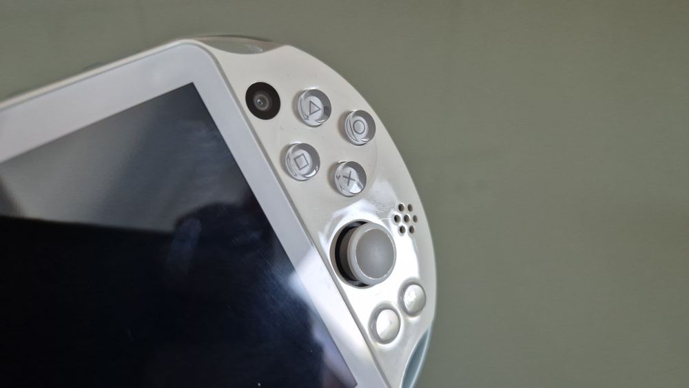 Ps vita slim com jogos instalados