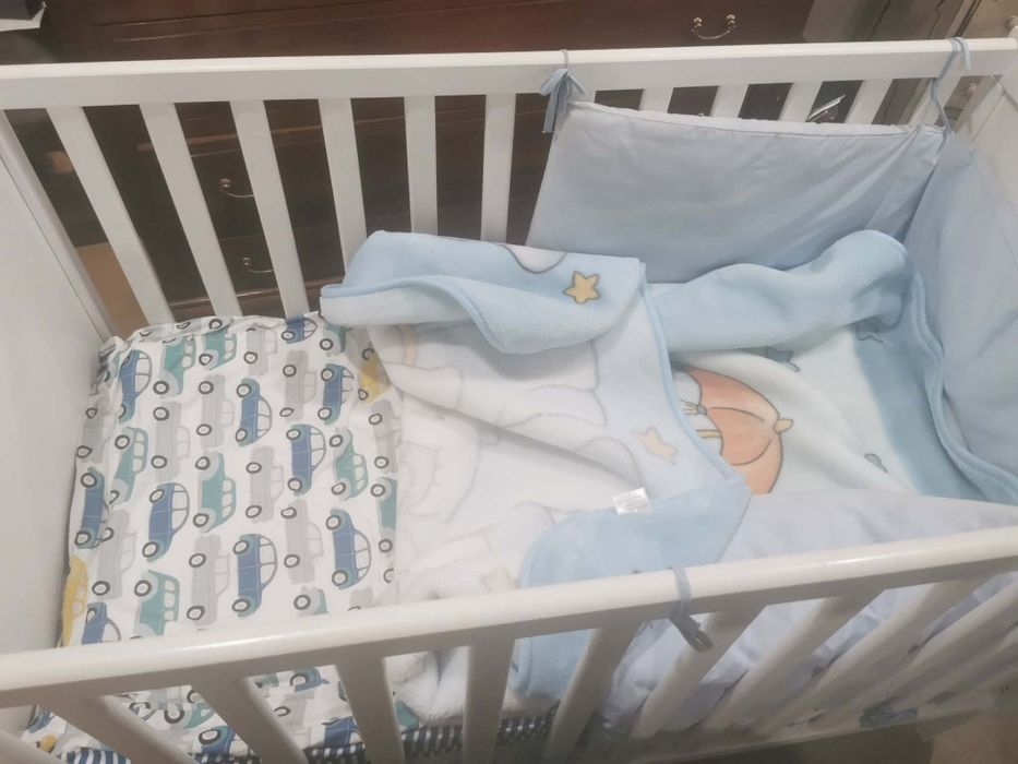 Cama de bebe + colchão + edredom