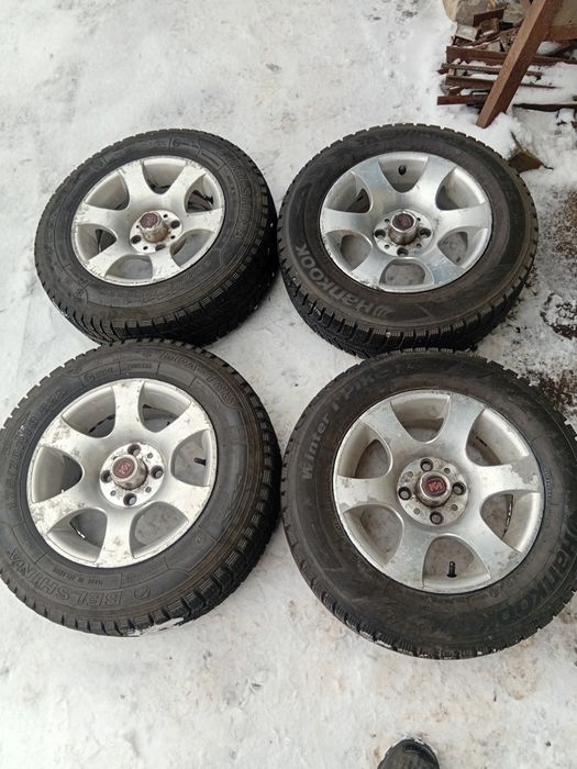 Продам зимню резину на 13 комплект 8000 т