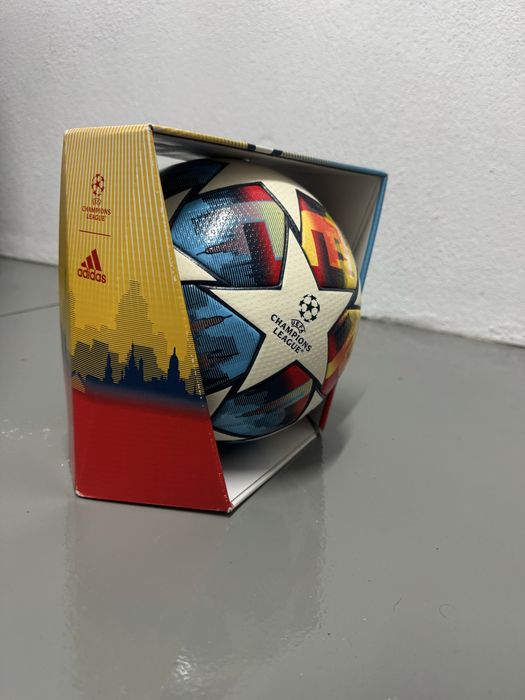 Bola Oficial da Final Champions League Saint Petersburg 22