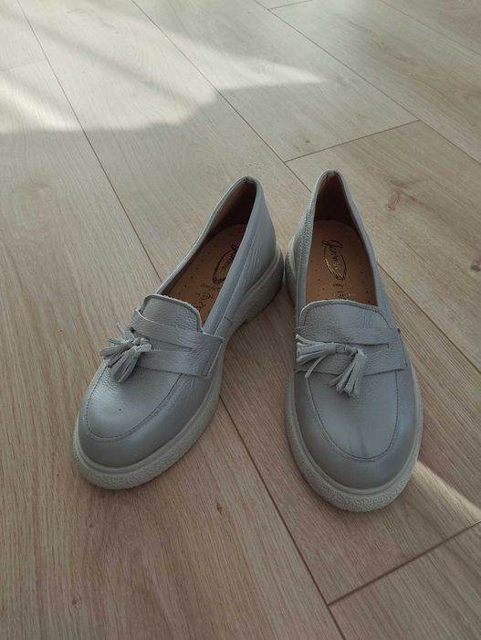Nowe damskie mokasyny / R-37 /