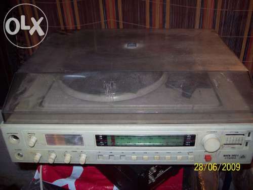 stary rosyjski adapter, gramofon z radiem i kolumnami