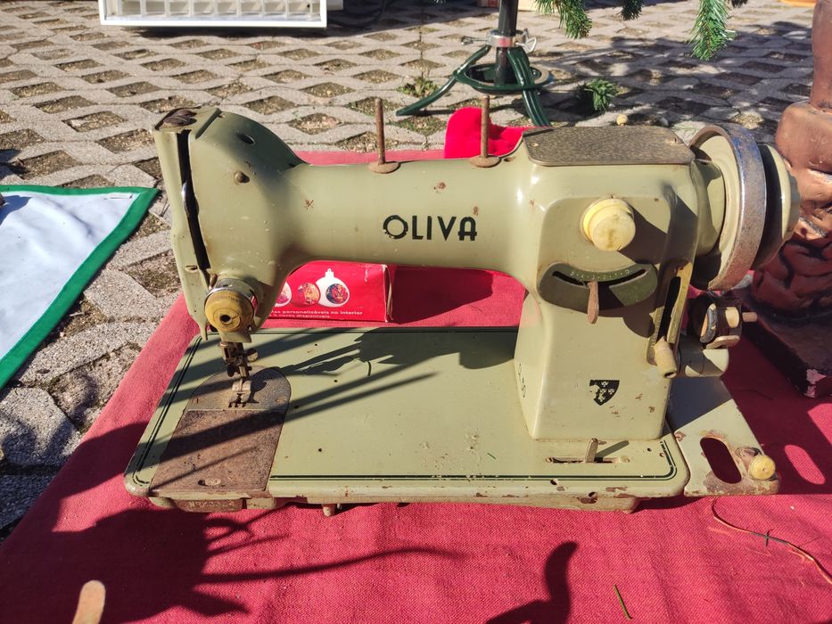 Máquina de costura Oliva